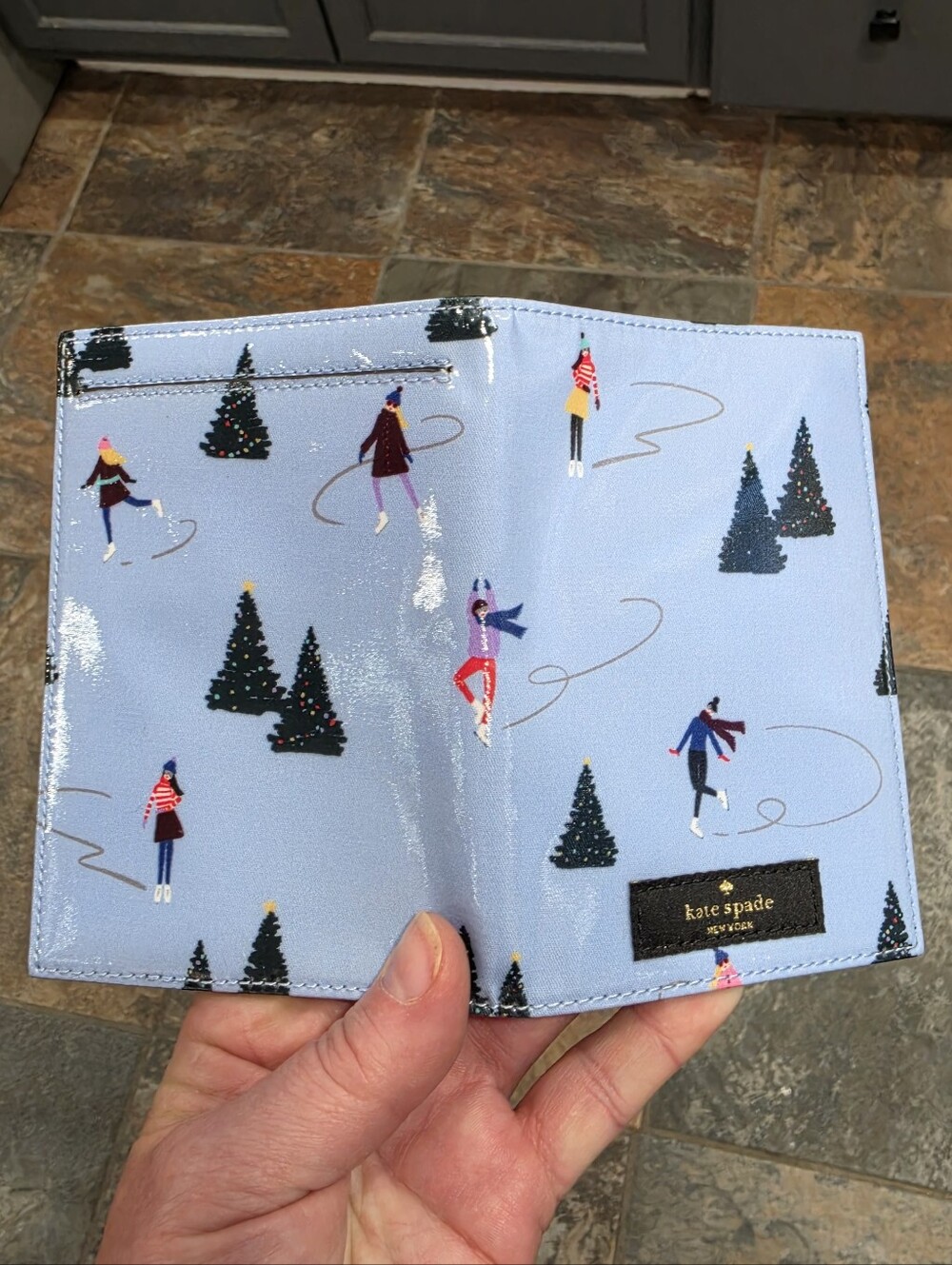 Kate Spade New York Daycation Skaters Passport Holder - HIGHLY SOUGHT AFTER 🔥 - Picture 8 of 11